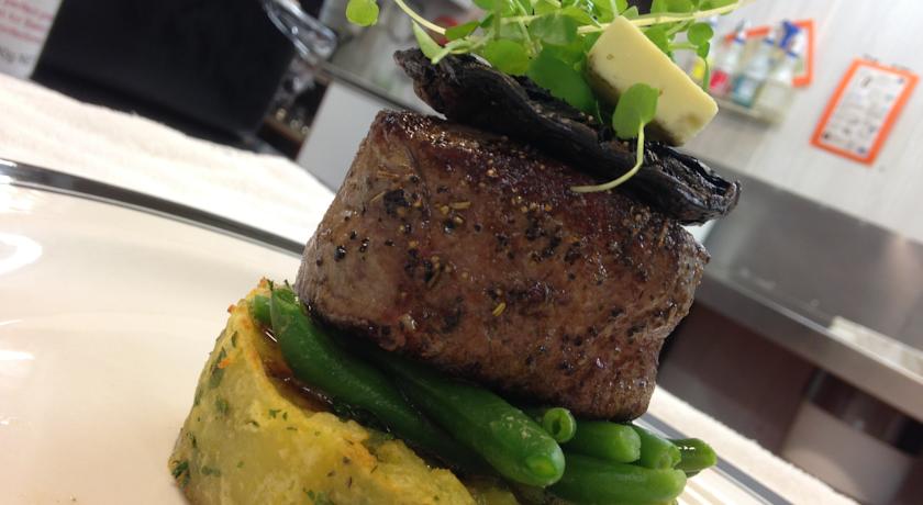 Jacob's Grill and the Club Bar offer a variety of cuisine and refreshment options. You can dine in the restaurant, order room