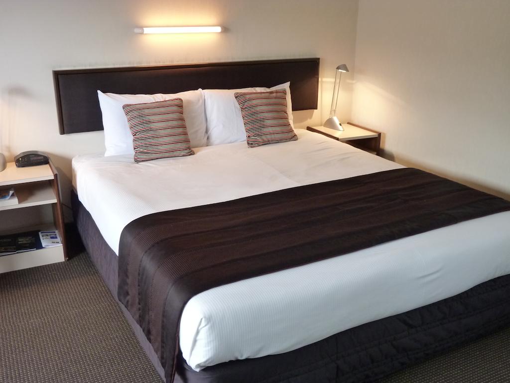 Greymouth Hotel rooms, studios, and apartments include a flat-screen TV and a private bathroom with free toiletries.