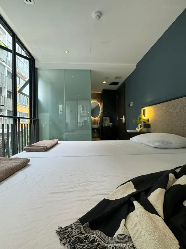 BALCONY DELUXE DOUBLE