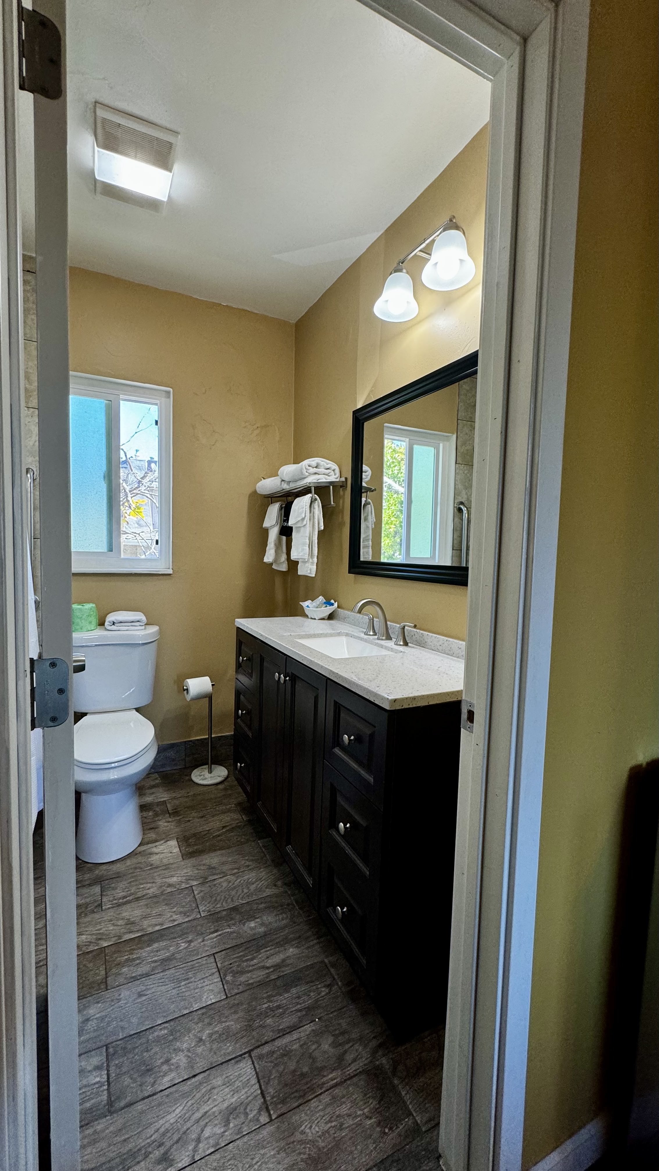 King bed: Partial Ocean View