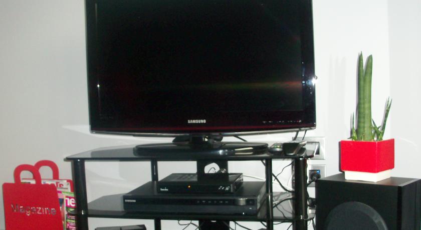 Guest Lounge TV/DVD The Reservation B&B Gore