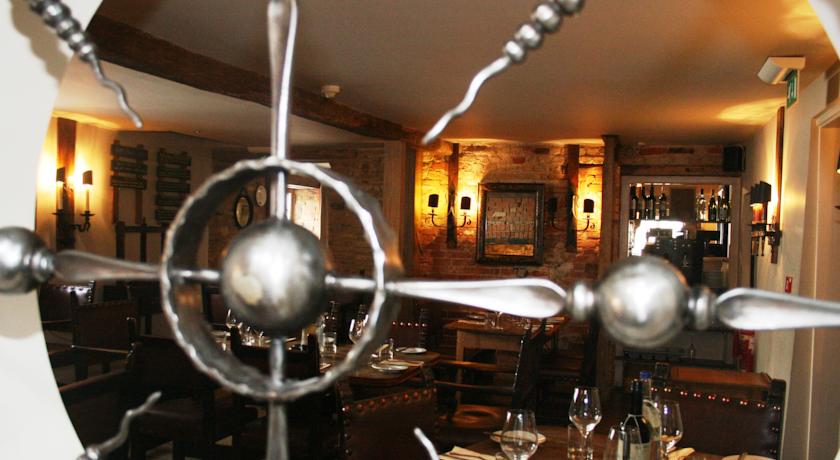 Through the wheel to the restaurant