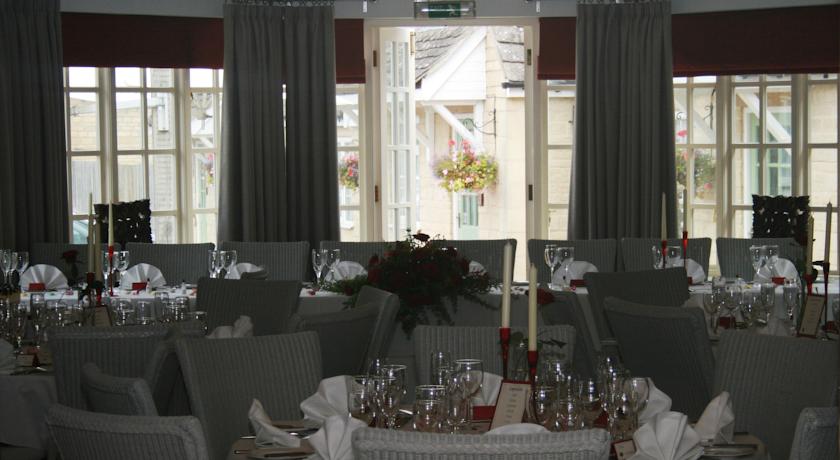 Queens Head Inn Garden Room dressed