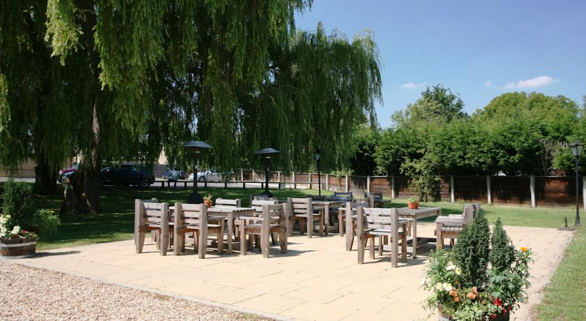 Queens Head Inn Garden Patio area