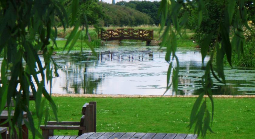 Bridge on the River Nene at the Queens Head Inn