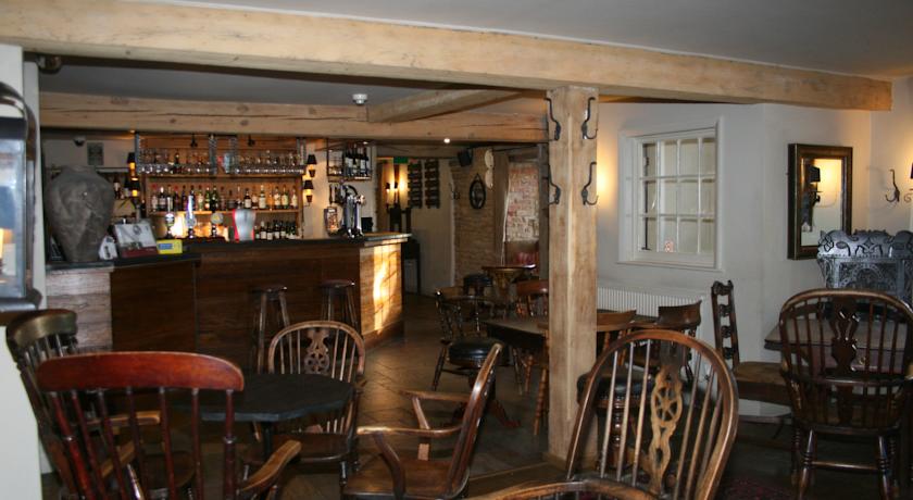 Queens Head Inn Bar & seating area