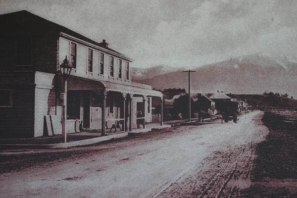 Historic pic of hotel 1890