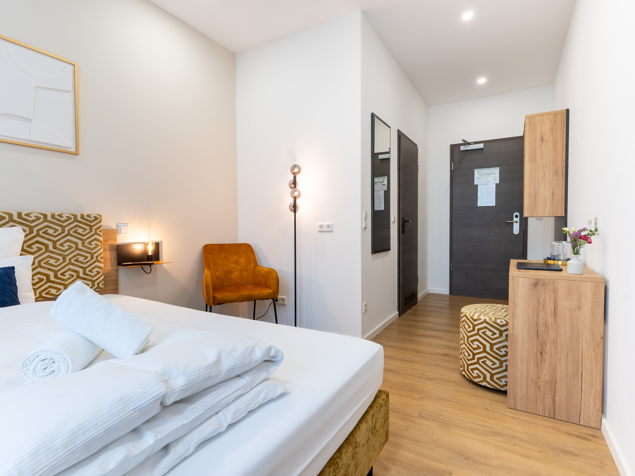 single room, konstanz, hotel, bodensee, modern hotel, private room, towels included, konstanz hotel, bodensee hotel