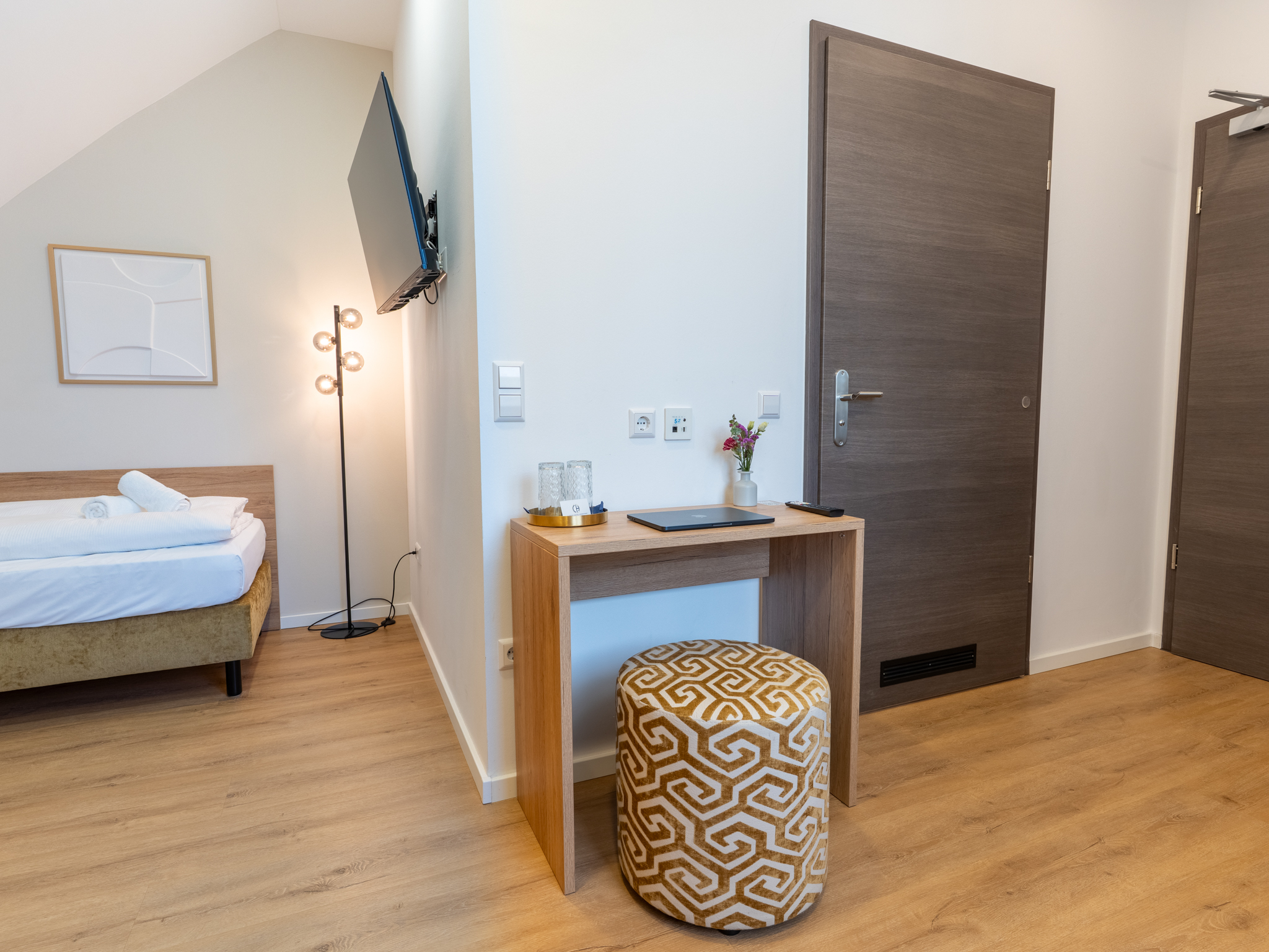wheelchair friendly, twin room, konstanz, hotel, bodensee, modern hotel, private room, konstanz hotel, bodensee hotel, towels