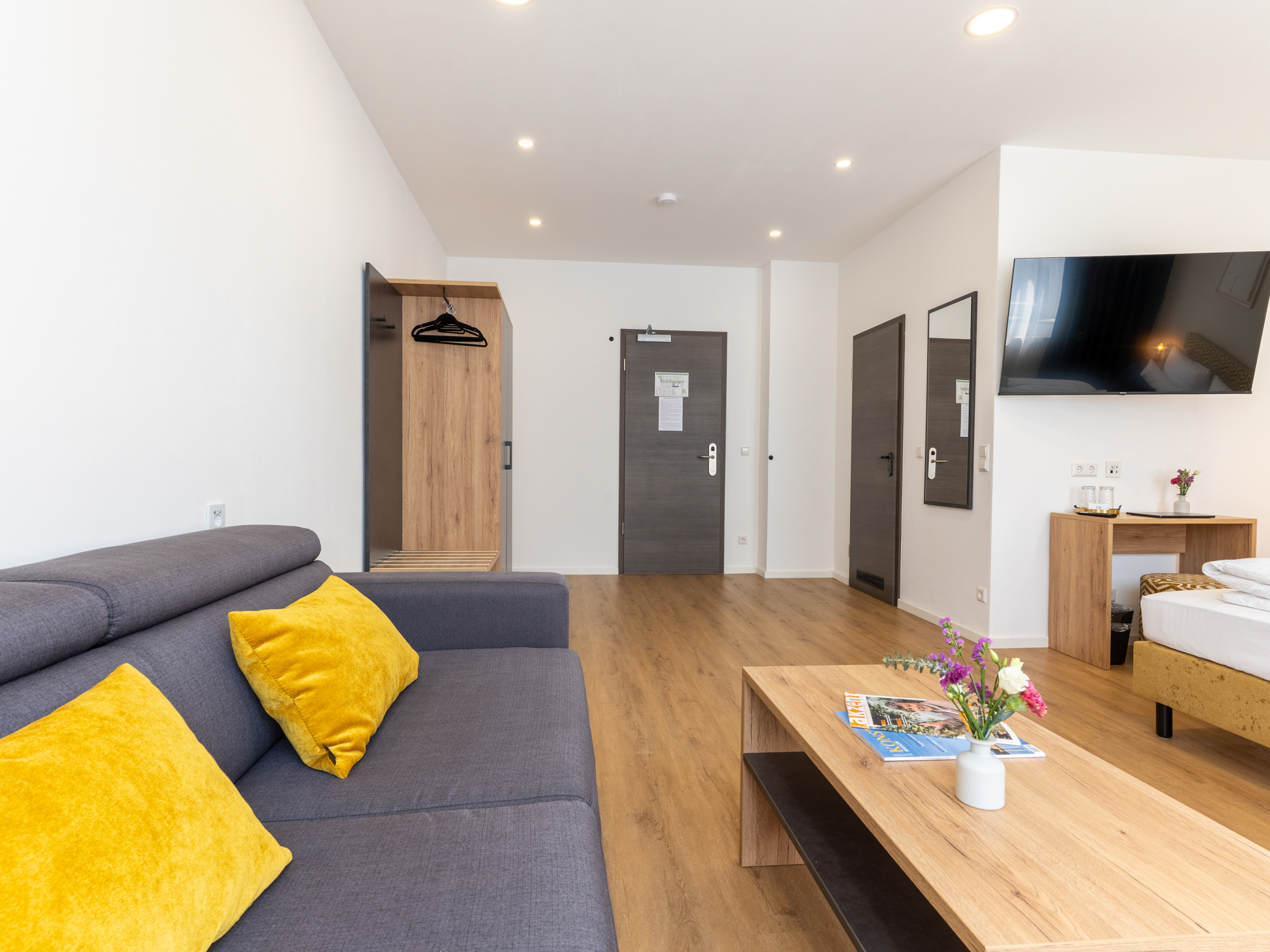 suite room, konstanz, hotel, bodensee, modern hotel, private room, konstanz hotel, bodensee hotel, sofa bed, towels included