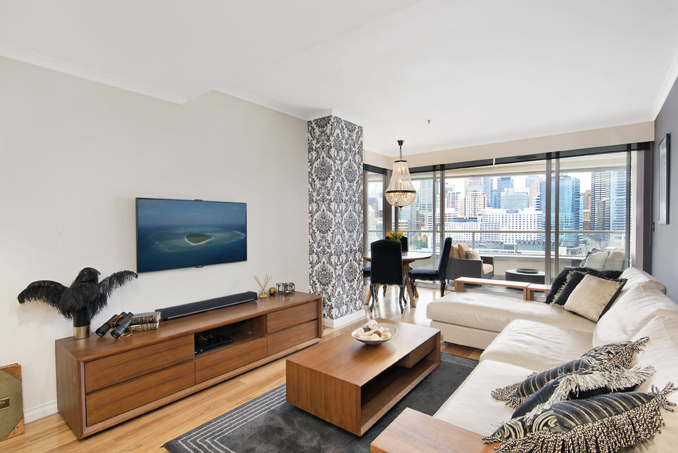 Spacious Living area, 4 seater dining area Large HD Tv, apple Tv Sonos sound Bar