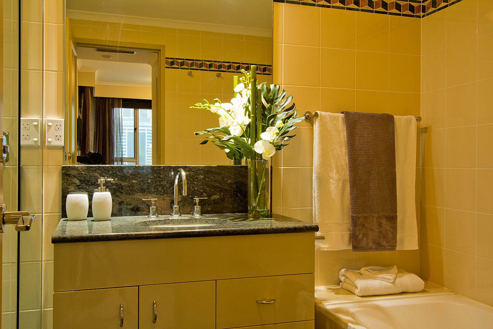 Ensuite with Full size Bath