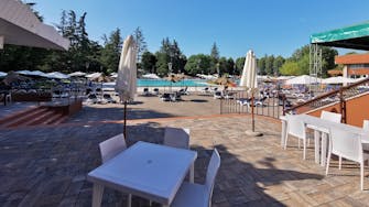 Sporting Club Milanotre: centro sportivo dotato di piscina scoperta da 50 metri e piscina coperta da 25 metri, palestra...