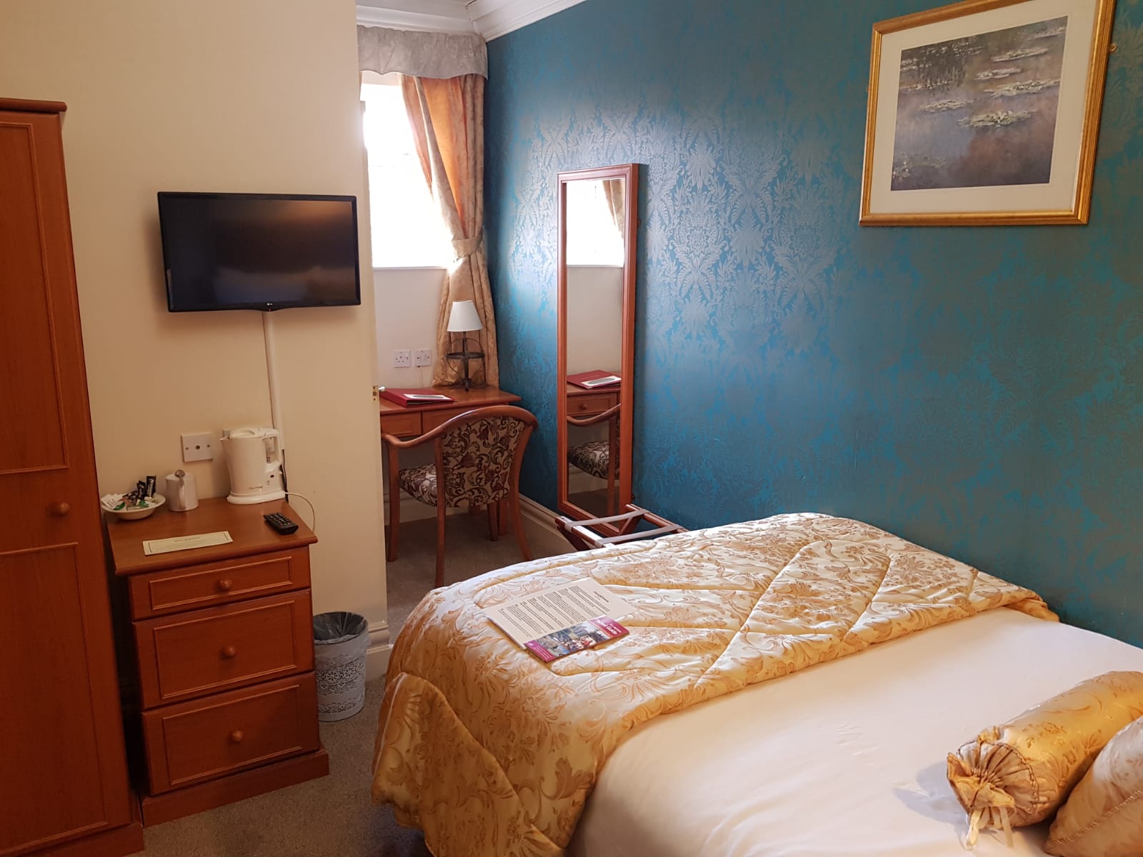 En-suite Standard Single Room | Farnley Tower Guesthouse