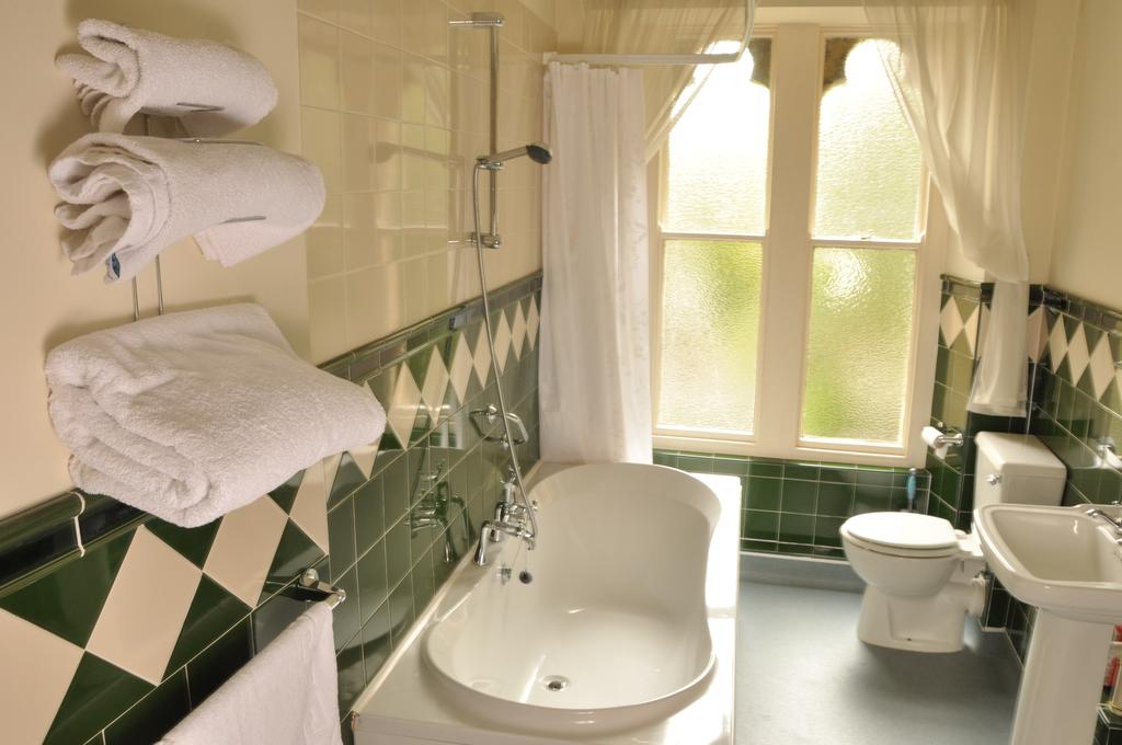 Room 9 Twin En suite Standard Bathroom