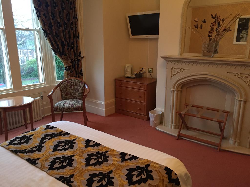 En-suite Standard Double Room | Farnley Tower Guesthouse