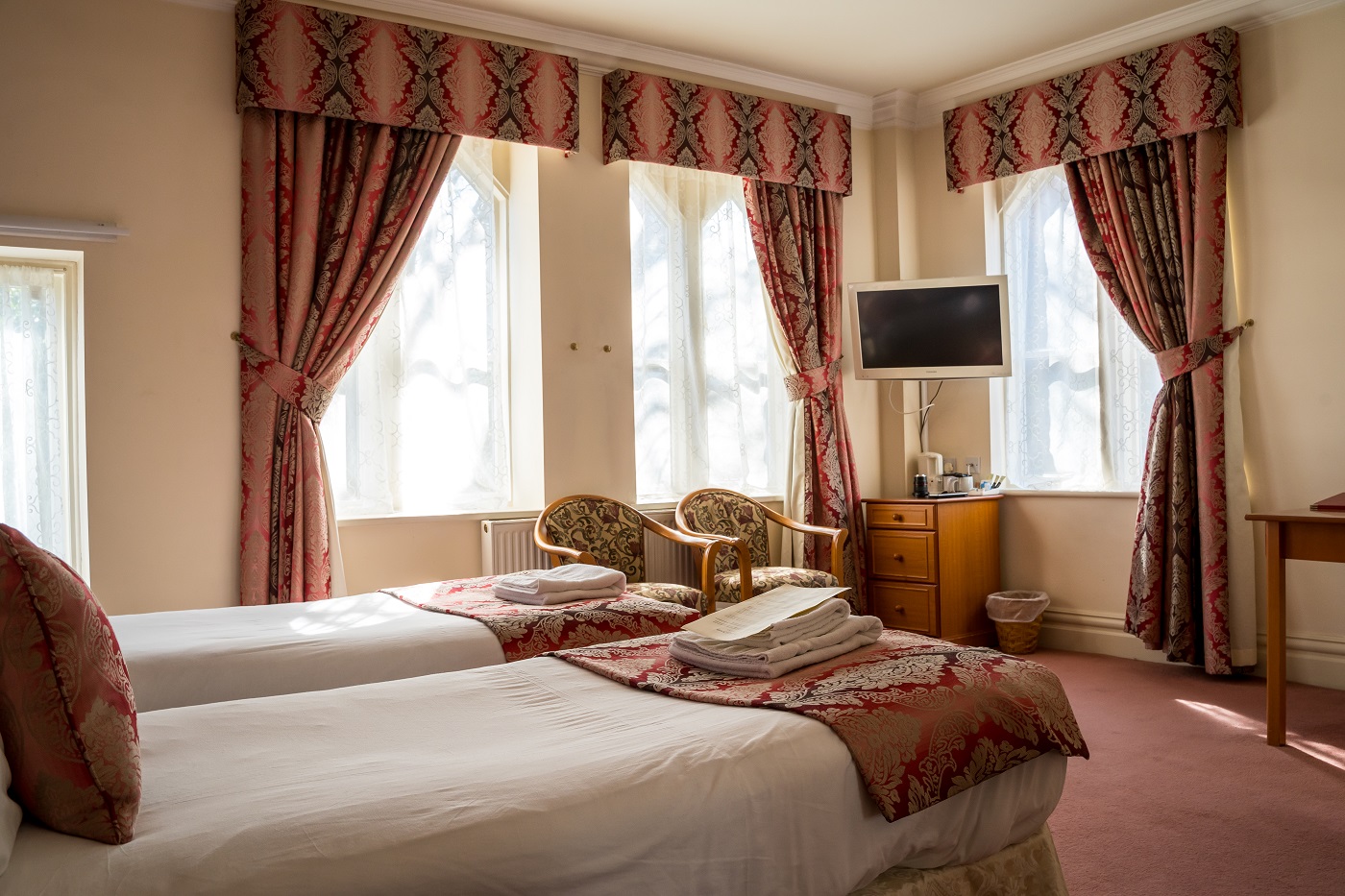 Room 5 Standard Twin ensuite Bedroom