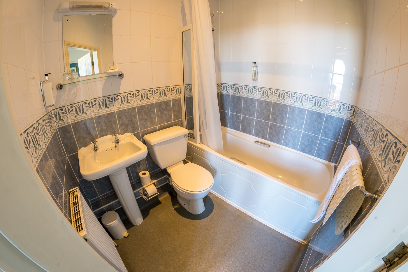 Room 11 Standard Double ensuite Bathroom