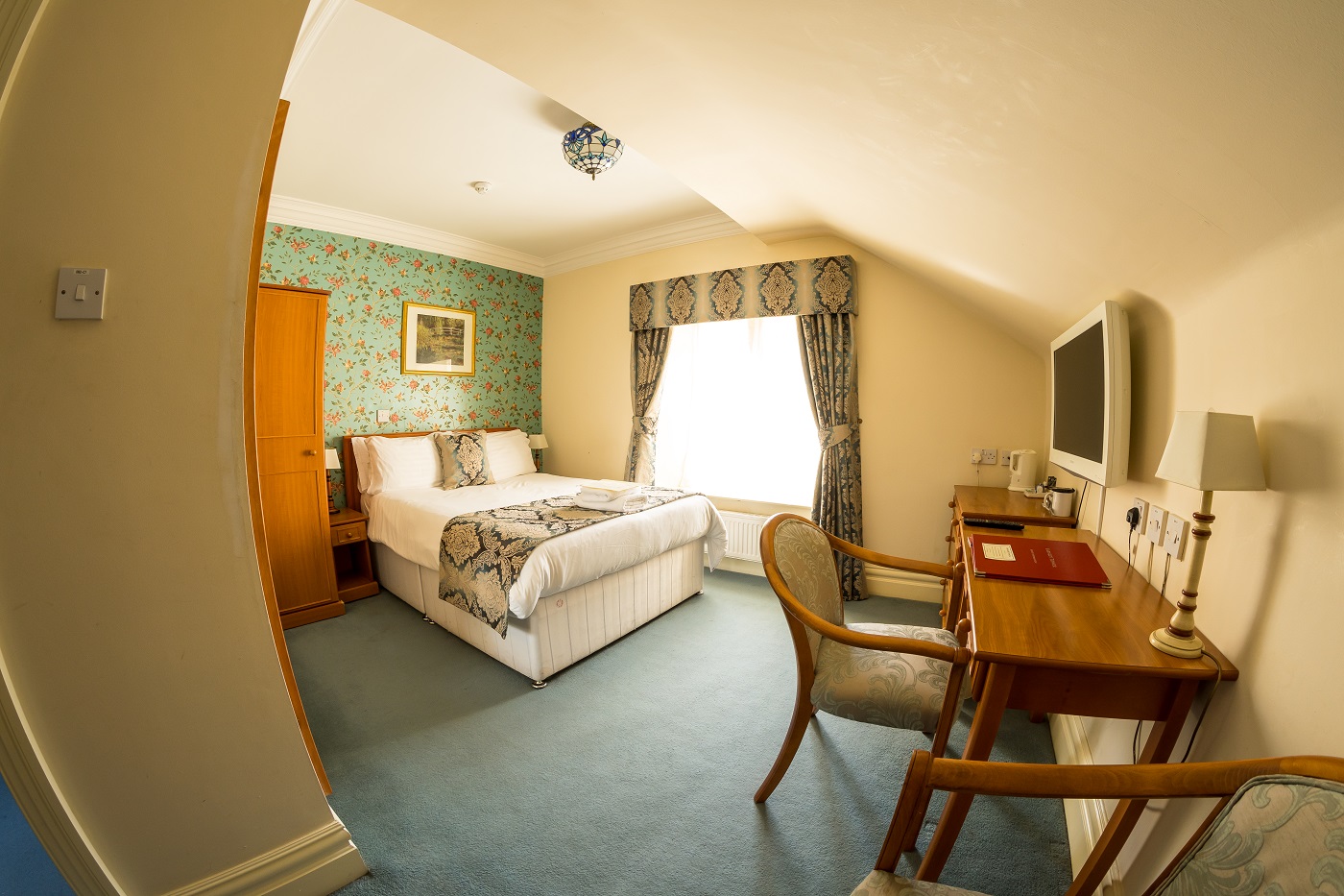 En-suite Standard Double Room | Farnley Tower Guesthouse