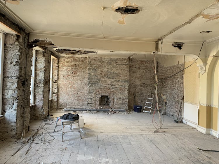Renovations at historical Lonsdale House
