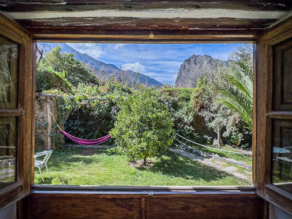 Hab 25 Casita familiar privada jardin hamacas vacaciones wifi Pinkuylluna Ollantaytambo Cusco Machu Picchu Peru cielo azul