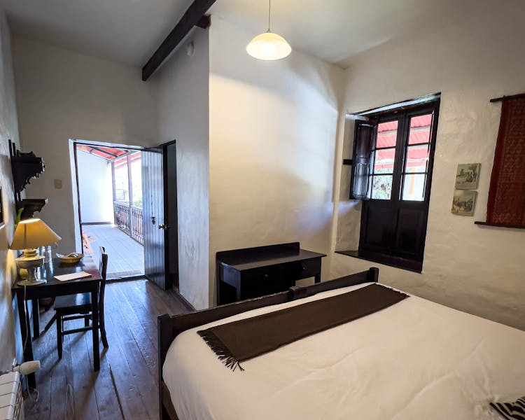 Habitacion estandar cama King hotel historico estacion tren Ollantaytambo Machu Picchu Cusco Peru