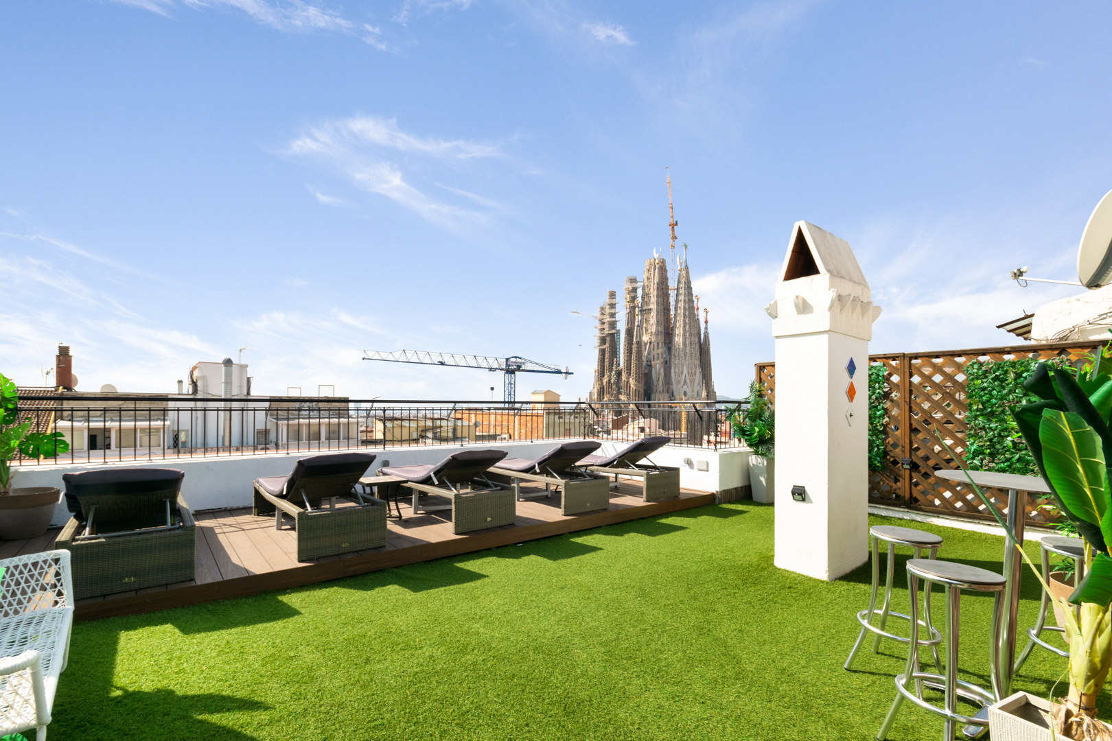 FANTASTIC SOLARIUM AREA on our shared rooftop terrace