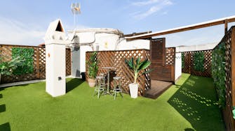 Get a great tan! Outdoor shower is available to fresh yourself up (shared rooftop terrace)