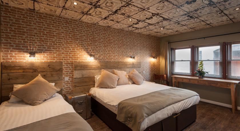 MEWS - New York sleeps 4