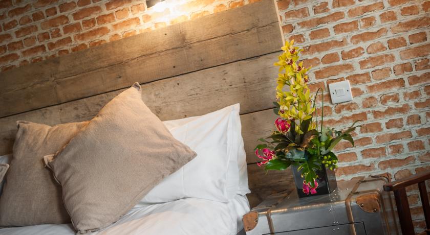 MEWS - New York sleeps 4