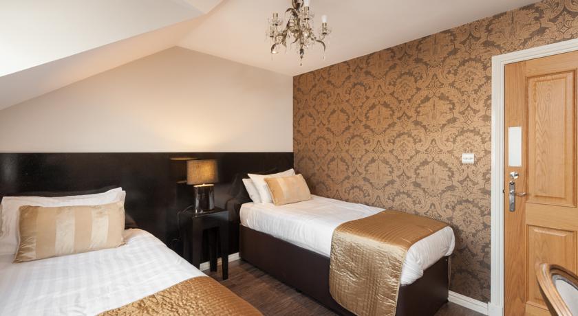 MEWS - Russian grande double/twin room sleeps 2