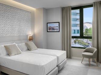 hoteles baratos en valencia cerca del puerto