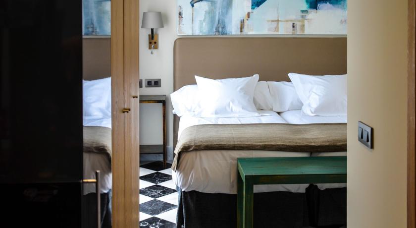 DELUXE one bedroom PENTHOUSE. Aguilas5 SevillaSuites