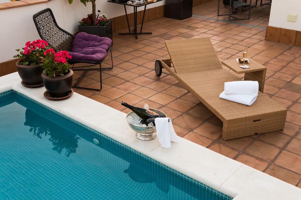 rooftop solarium and communal terrace (use allowed only for residents)