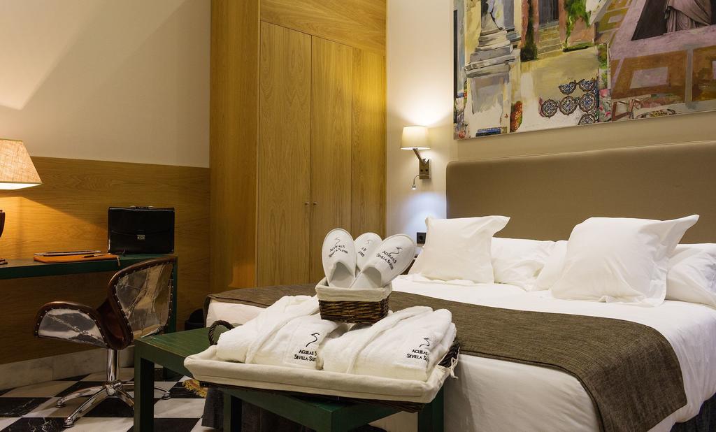 DELUXE one bedroom GROUND FLOOR. Aguilas5 SevillaSuites