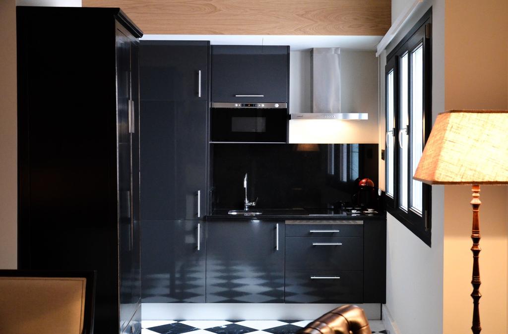 DELUXE one bedroom Apartment DUPLEX kitchenette. Aguilas5 SevillaSuites