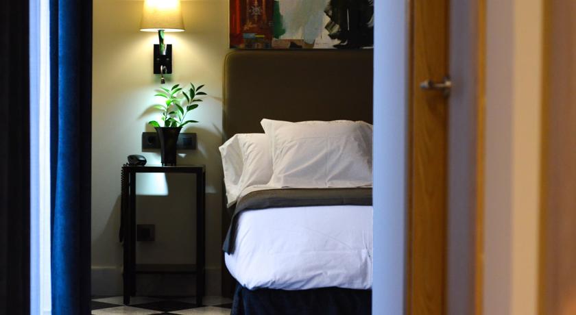 DELUXE one bedroom Apartment. Aguilas5 SevillaSuites