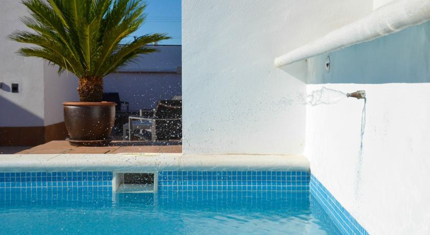 rooftop solarium and communal terrace (use allowed only for residents)