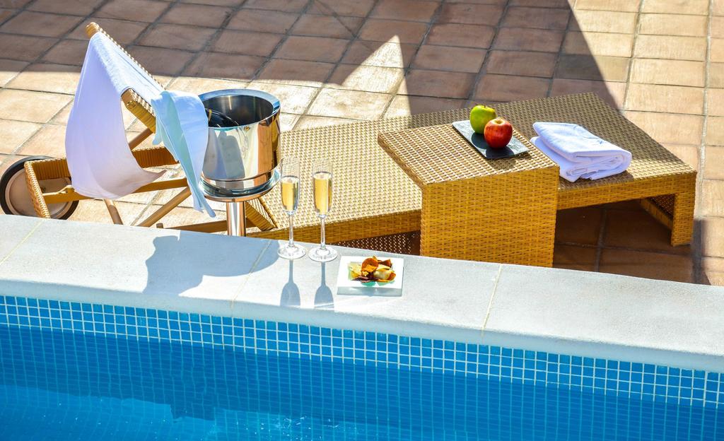 rooftop solarium and communal terrace (use allowed only for residents)