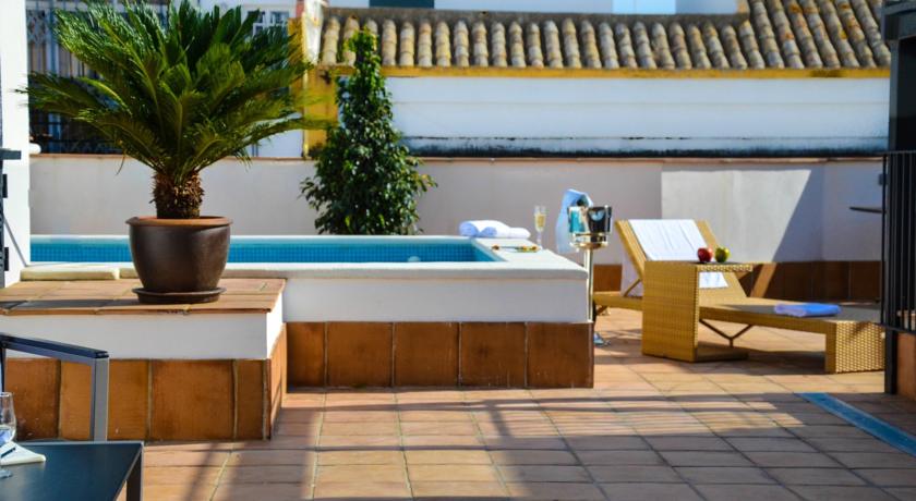 rooftop solarium and communal terrace (use allowed only for residents)