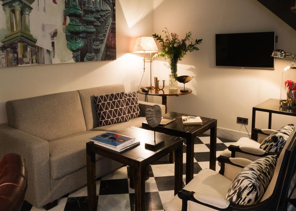 DELUXE one bedroom Apartment DUPLEX. Aguilas5 SevillaSuites