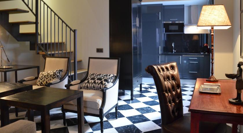 DELUXE one bedroom DUPLEX. Aguilas5 SevillaSuites