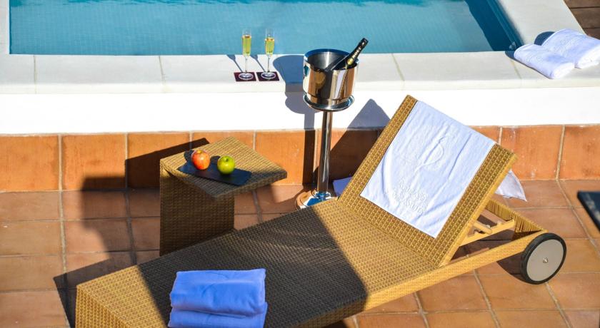 rooftop solarium and communal terrace (use allowed only for residents)