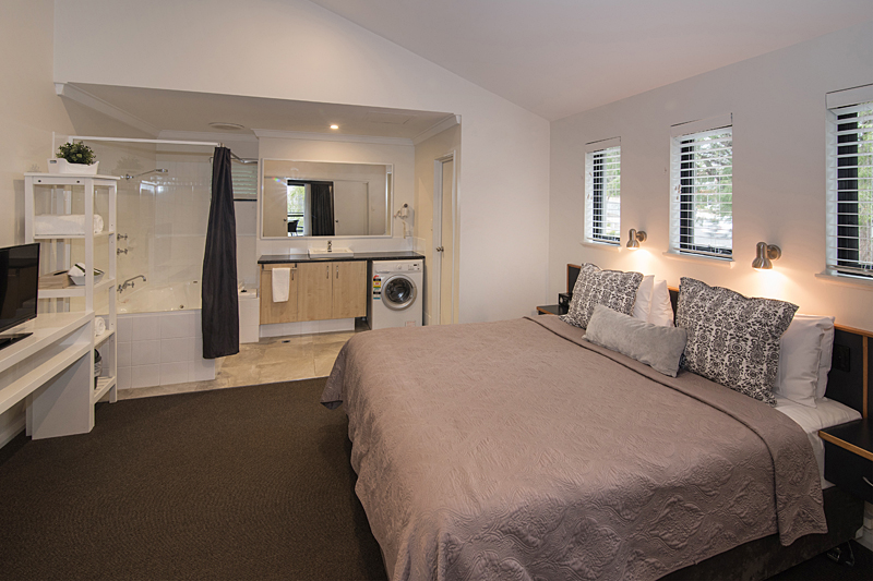 Studio Spa (Roadside)