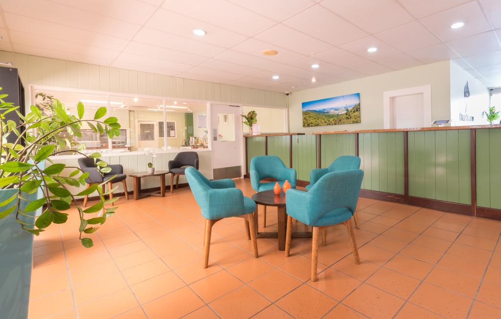 coral-tree-inn-cairns-reception-2