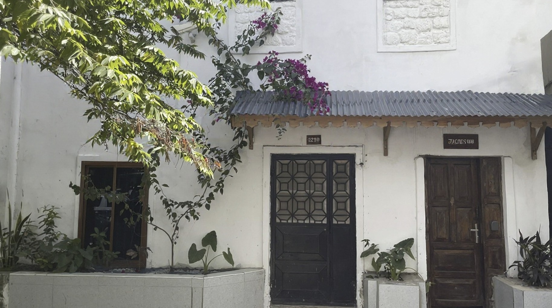 Private entrance to House 2290 1
