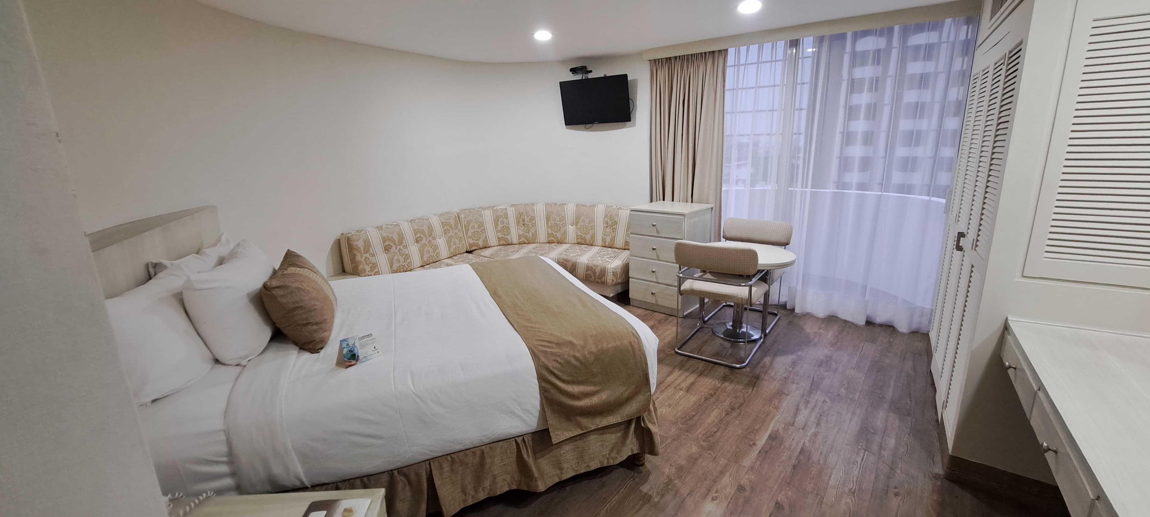 Habitaciion estandar 1 cama Queen size con balcon