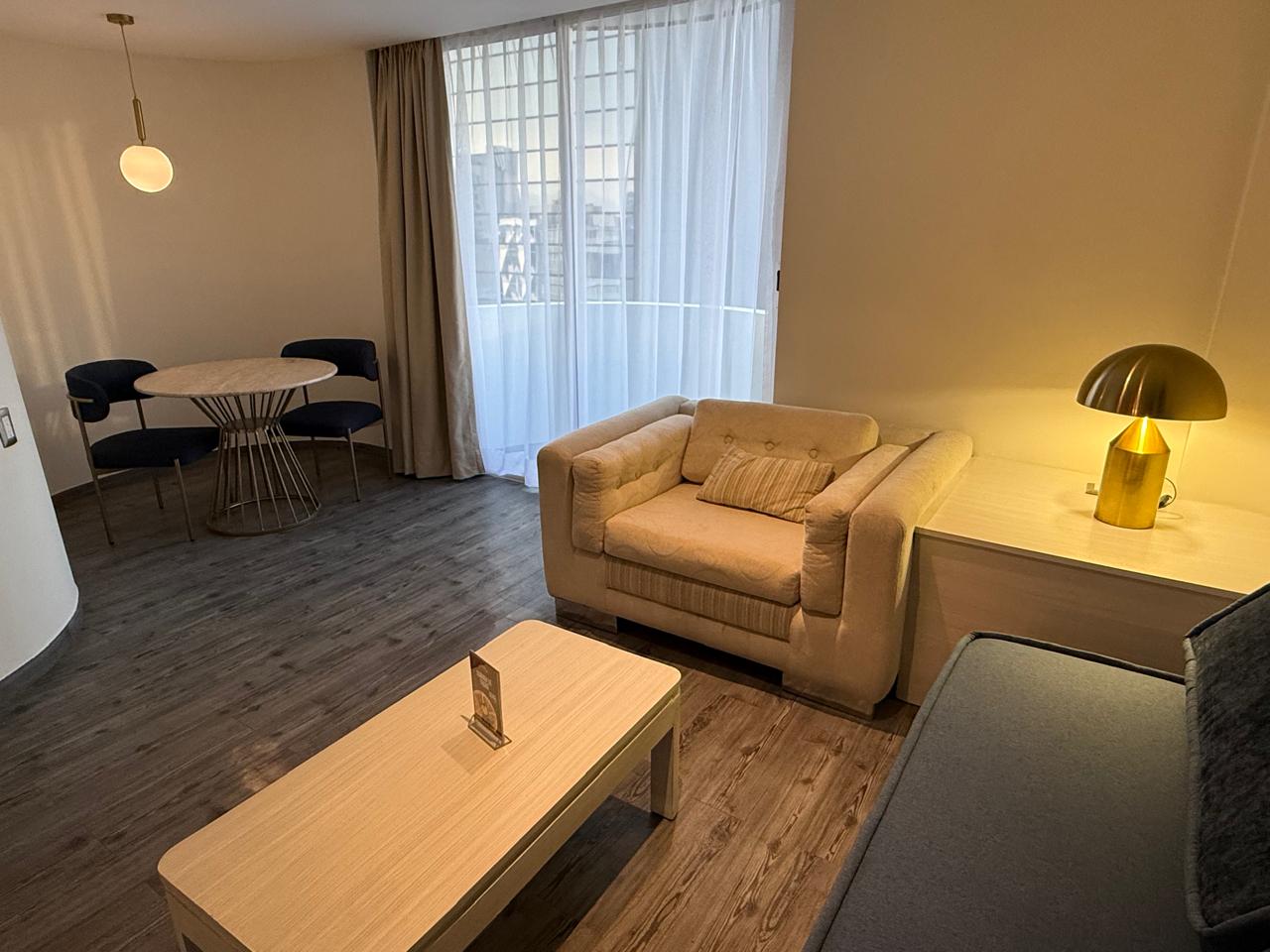 Master Suite - sala de estar y comedor