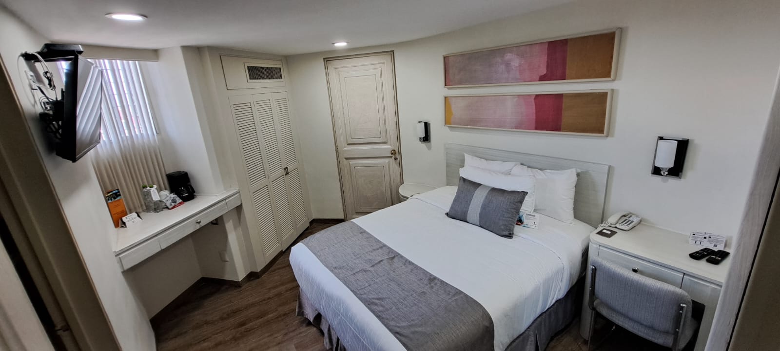 Habitacion pequeña estudio