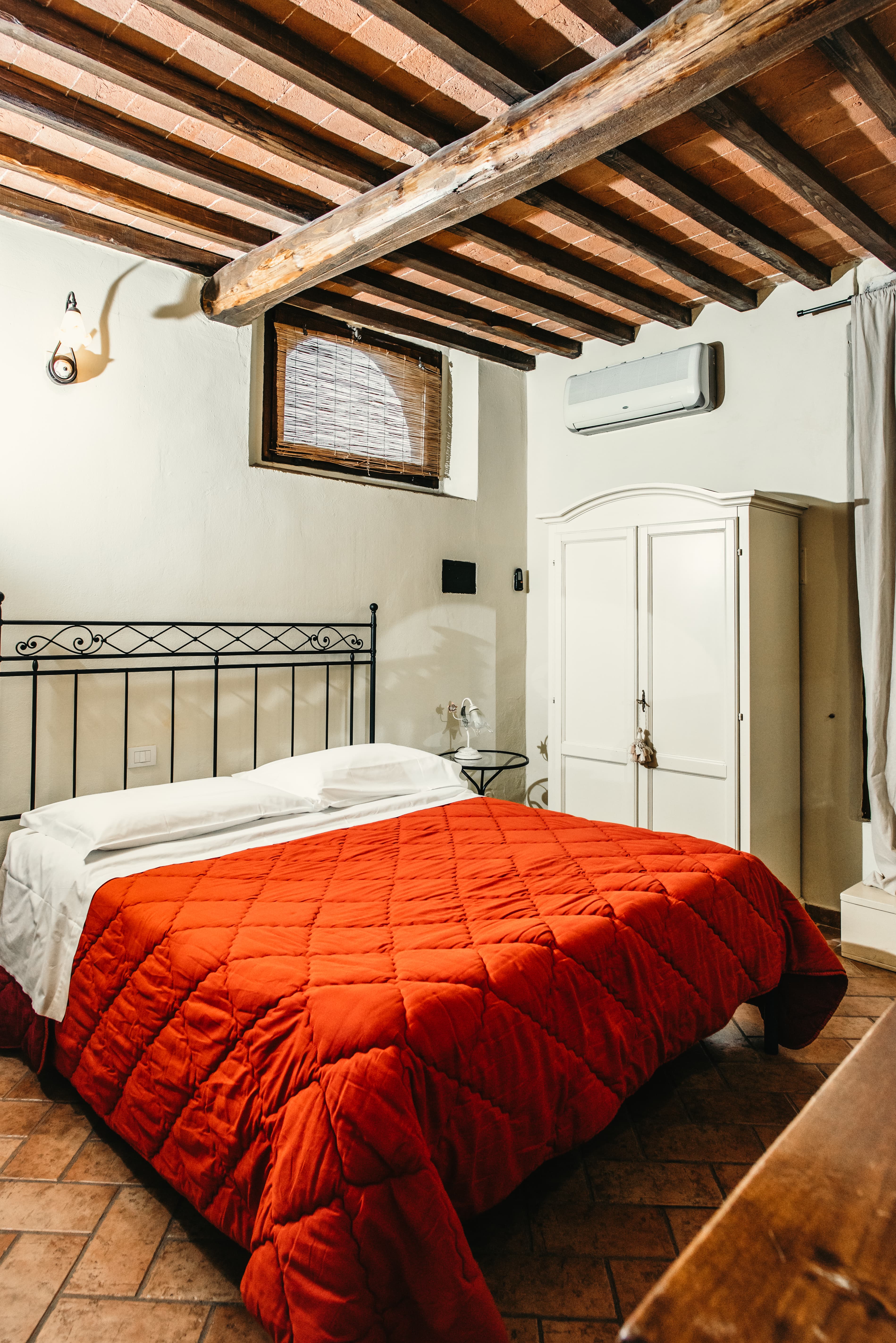 bed, double room, budget